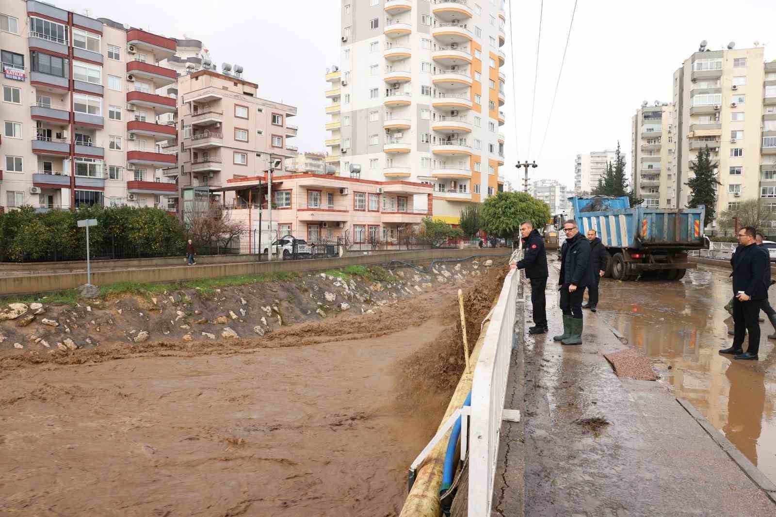 Mersin’deki selden geriye bu görüntüler kaldı: 51 ev ve işyeri zarar gördü, 12 kişi kurtarıldı

