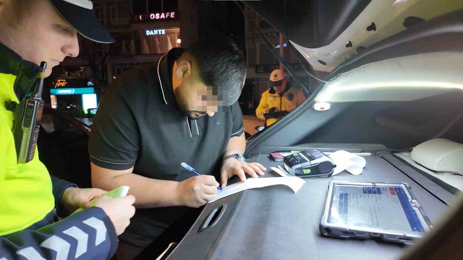 Mersin’den Kadıköy’e geldi, egzozdan ceza yedi
