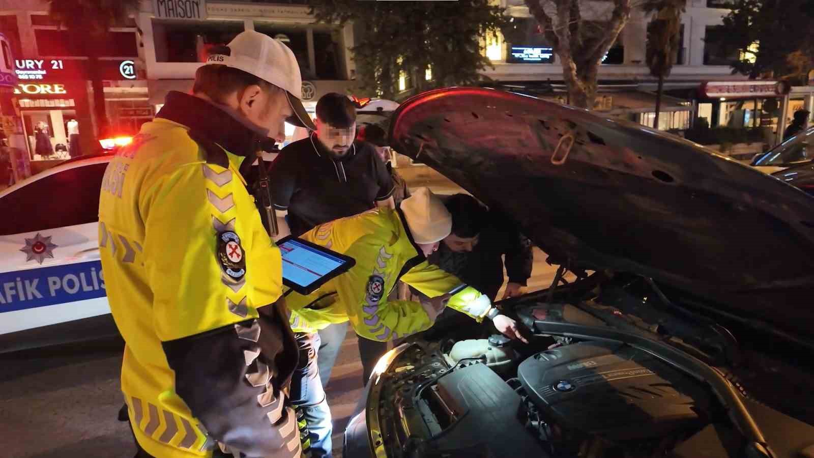 Mersin’den Kadıköy’e geldi, egzozdan ceza yedi
