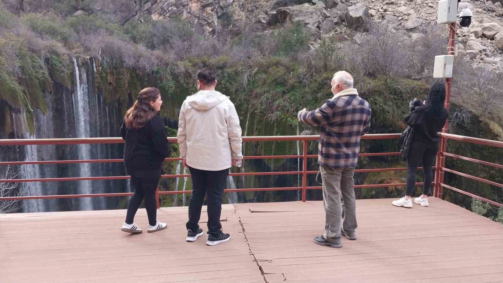 Mersin’in saklı cenneti Yerköprü Şelalesi ziyaretçileri hayran bırakıyor
Mersin’in saklı cenneti Yerköprü Şelalesi ziyaretçileri hayran bırakıyor