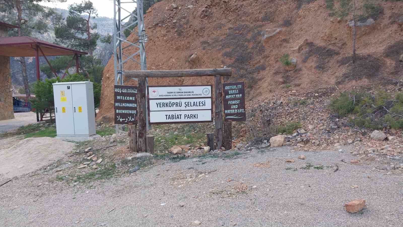 Mersin’in saklı cenneti Yerköprü Şelalesi ziyaretçileri hayran bırakıyor
Mersin’in saklı cenneti Yerköprü Şelalesi ziyaretçileri hayran bırakıyor