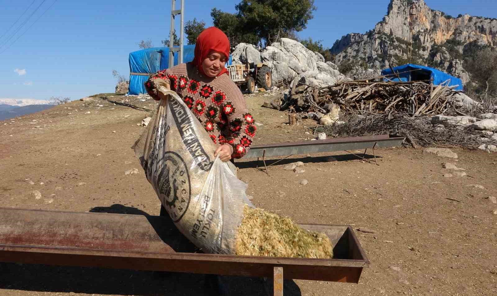 Mersinli Yörük kızı, baba mesleğiyle kültürünü yaşatıyor
