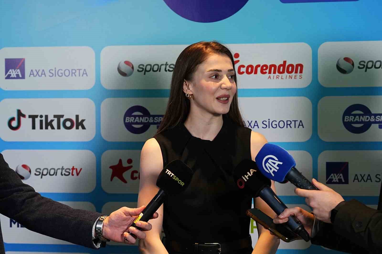 Merve Dinçel Kavurat: "Tek hedefim 2028 Olimpiyatları’nda altın madalya kazanmak"
Merve Dinçel Kavurat: "Tek hedefim 2028 Olimpiyatları’nda altın madalya kazanmak"