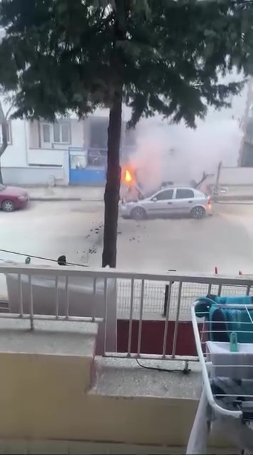 Merzifon’da yanan otomobil kullanılmaz hale geldi
