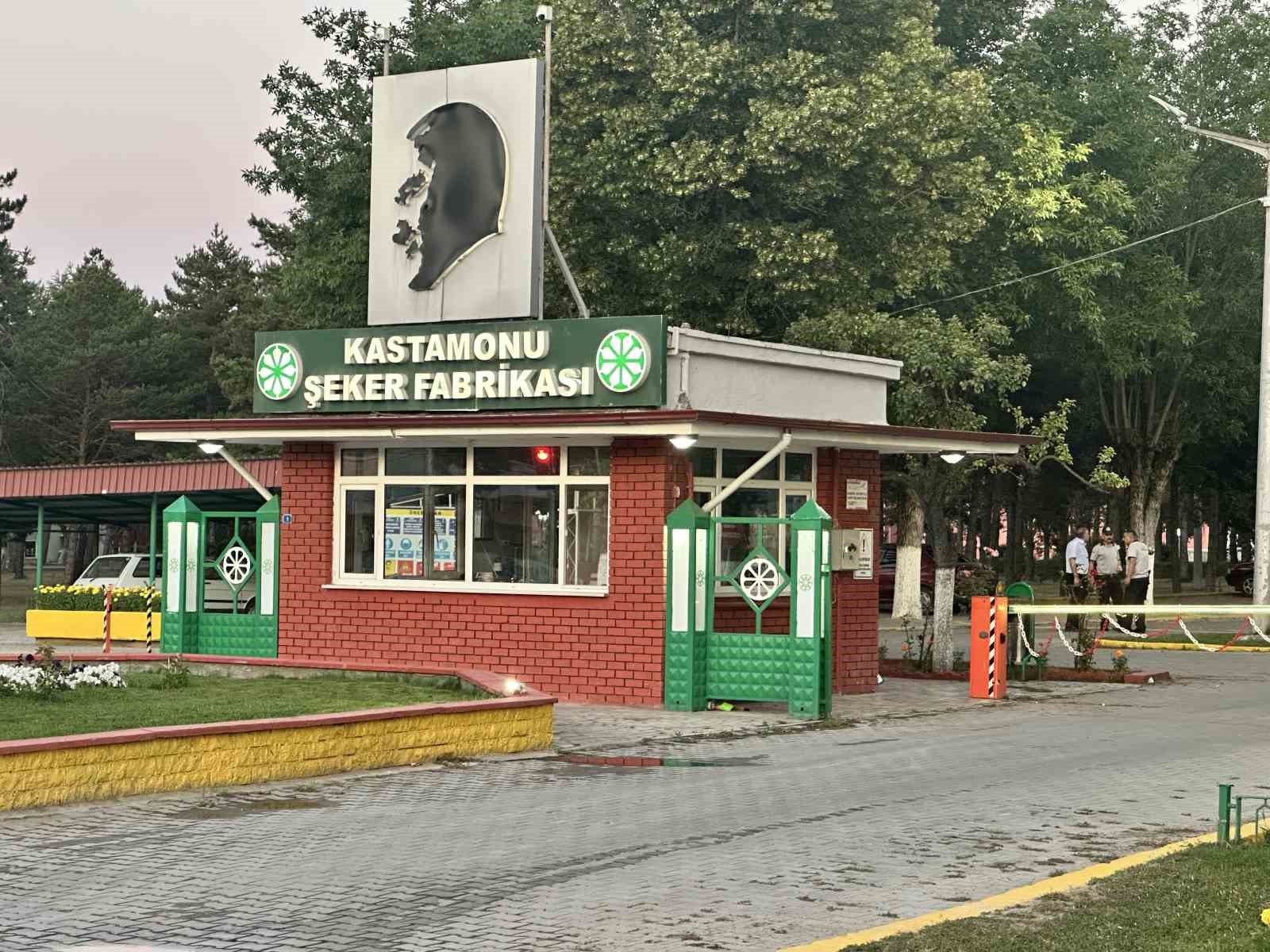 Mesai arkadaşlarını silahla yaralayan özel güvenlik görevlisi hakim karşısına çıktı
Mesai arkadaşlarını silahla yaralayan özel güvenlik görevlisi hakim karşısına çıktı