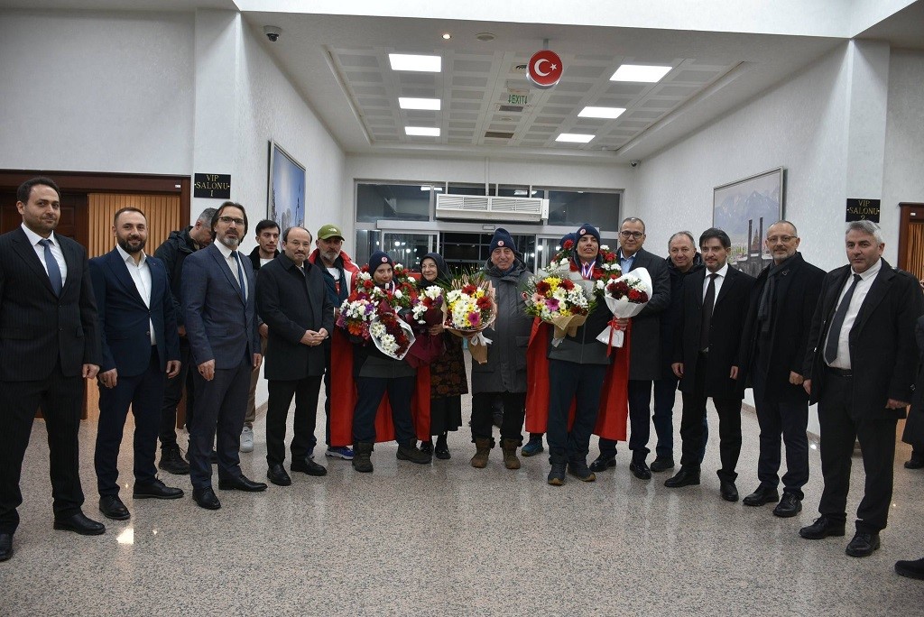 Meşaleler Dadaşların özel gururları için yandı
