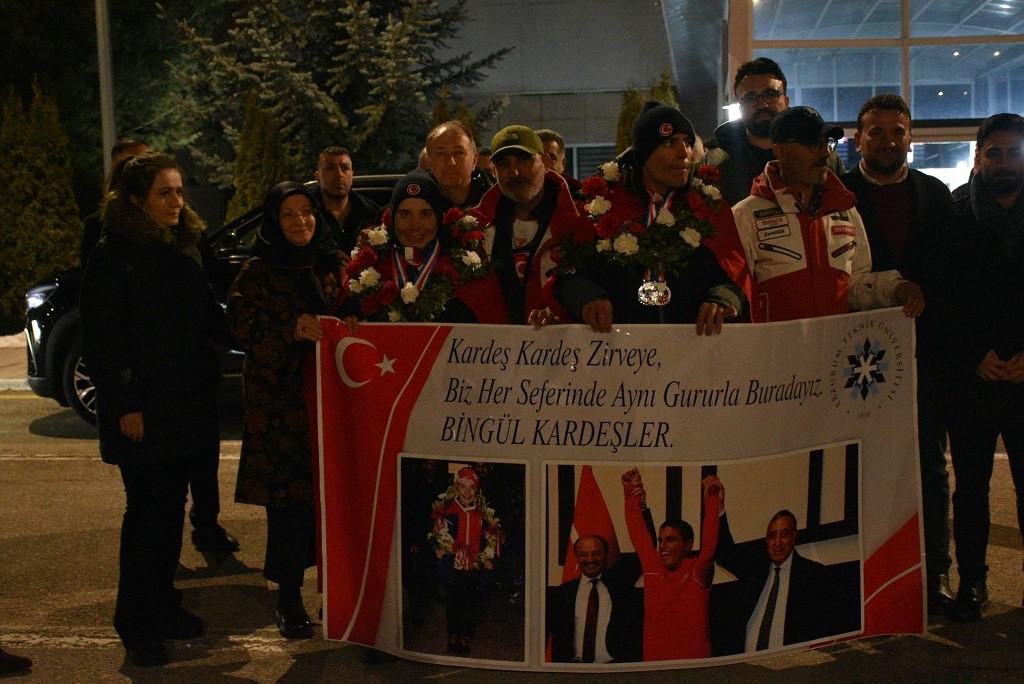 Meşaleler Dadaşların özel gururları için yandı
