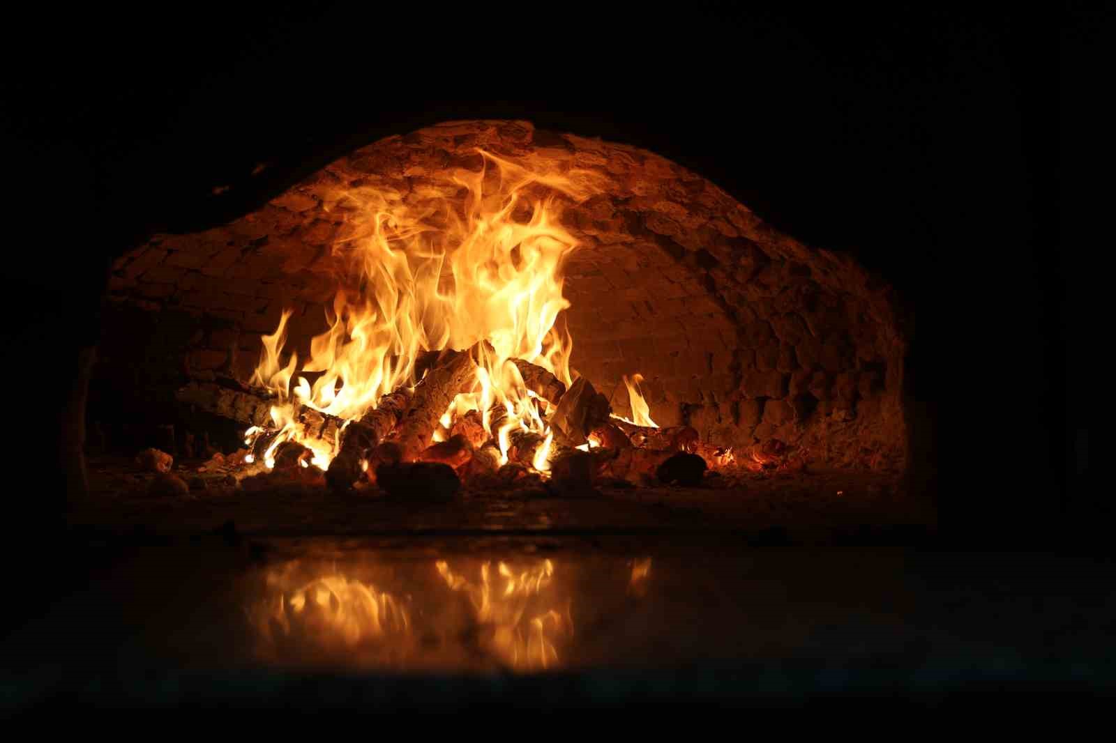 Meşe odunlu fırında vazgeçilmez lezzet: Tahinli pide
Meşe odunlu fırında vazgeçilmez lezzet: Tahinli pide