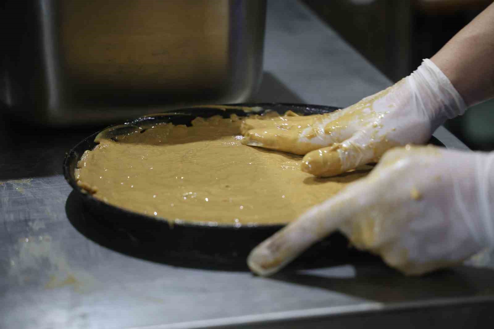 Meşe odunlu fırında vazgeçilmez lezzet: Tahinli pide
Meşe odunlu fırında vazgeçilmez lezzet: Tahinli pide