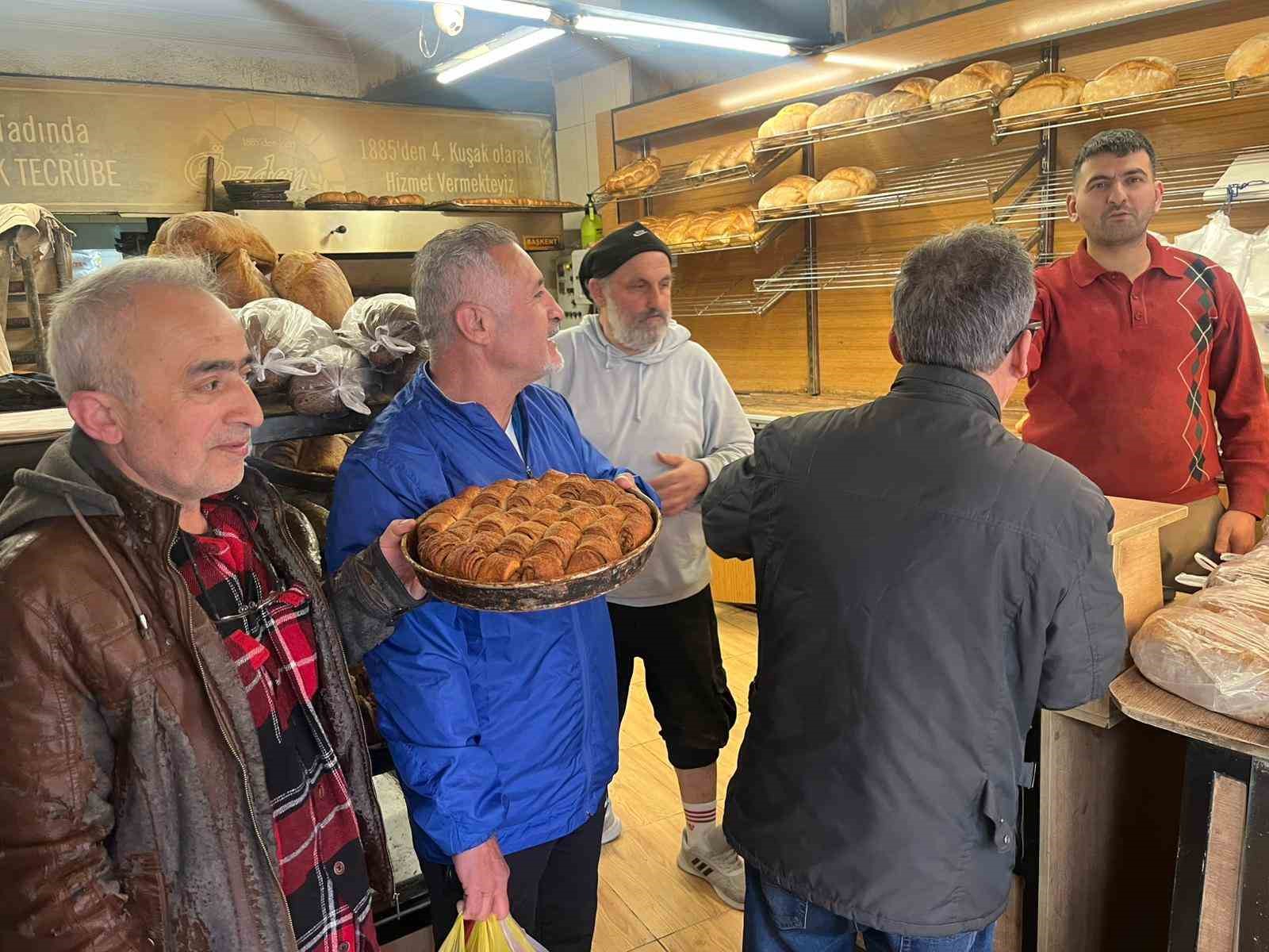 Meşhur Tavşanlı haşhaşlı lokumu için kuyruklar oluştu
