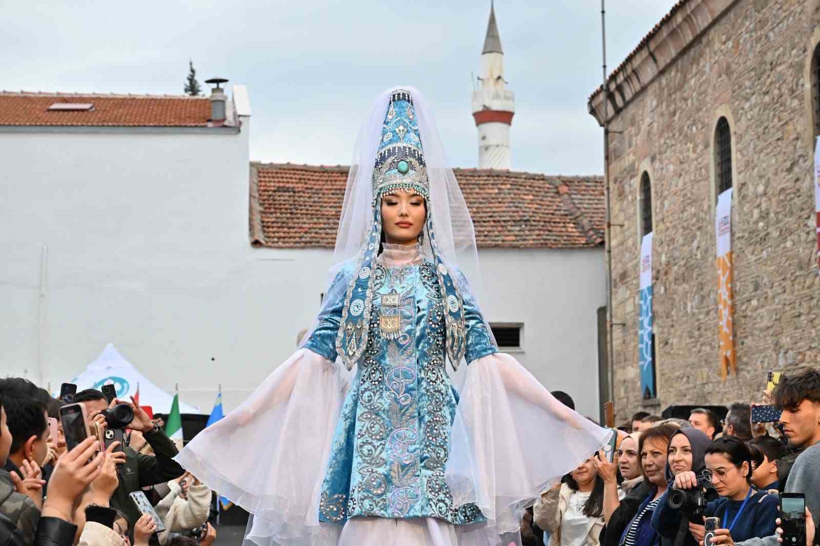 Mesir Festivali’nde kültürlerin zarafeti podyuma taşındı
