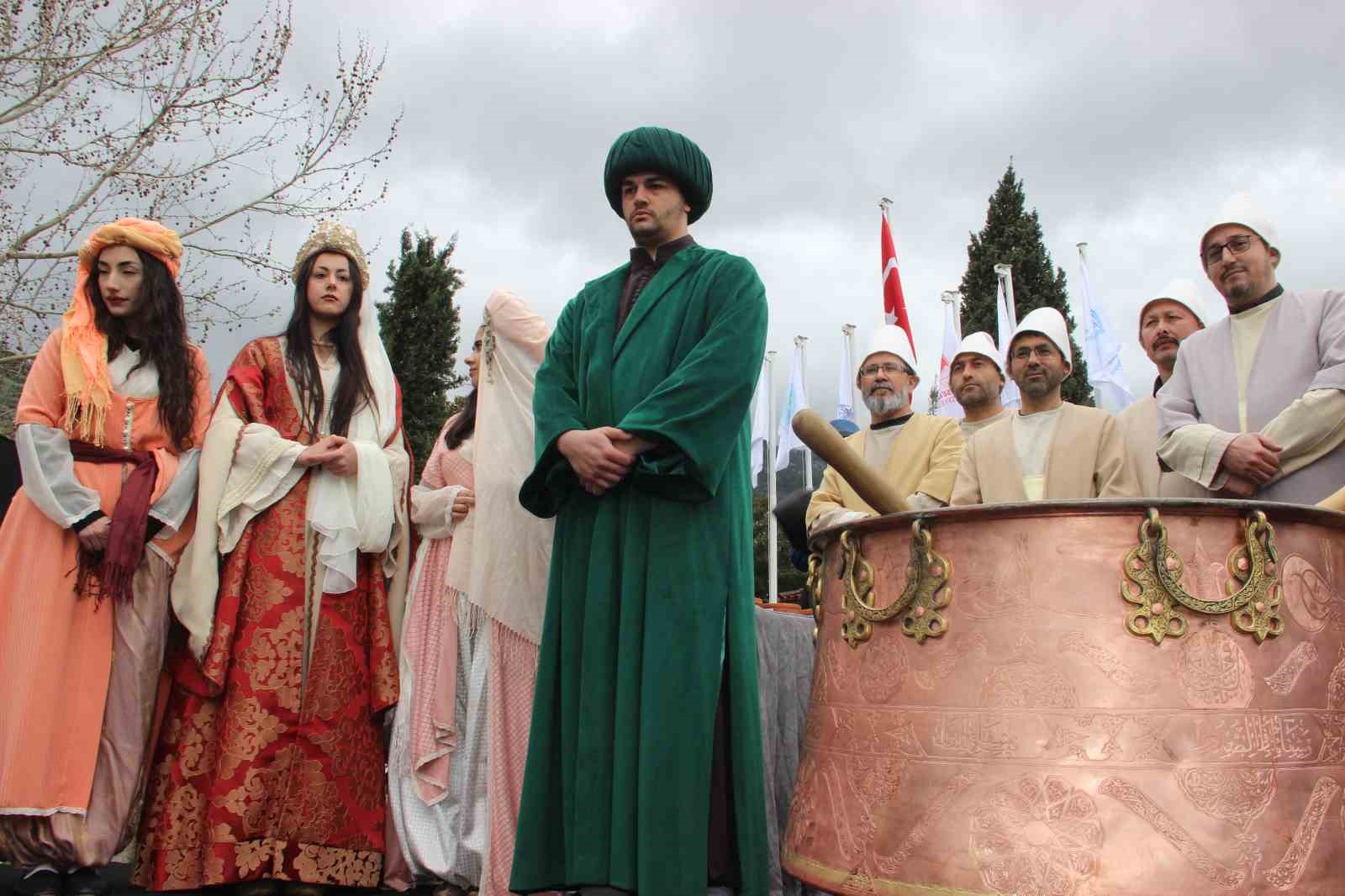 Mesir Macunundan alabilmek için kazanın içine girdiler
