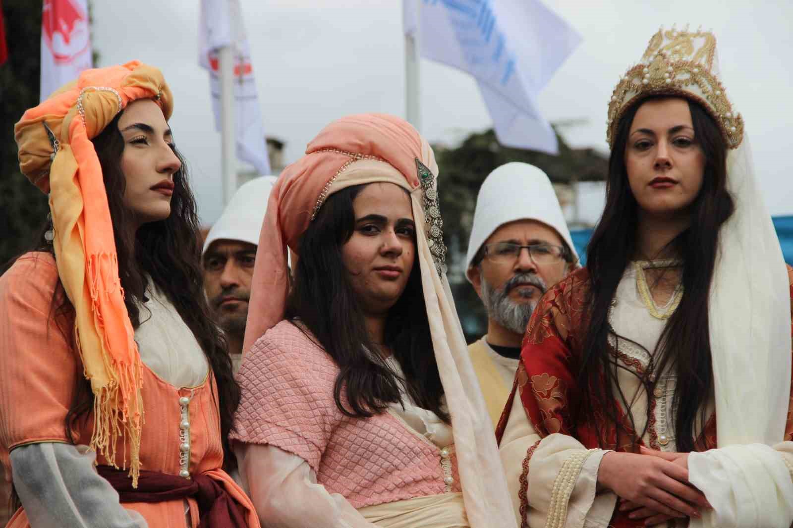 Mesir Macunundan alabilmek için kazanın içine girdiler
