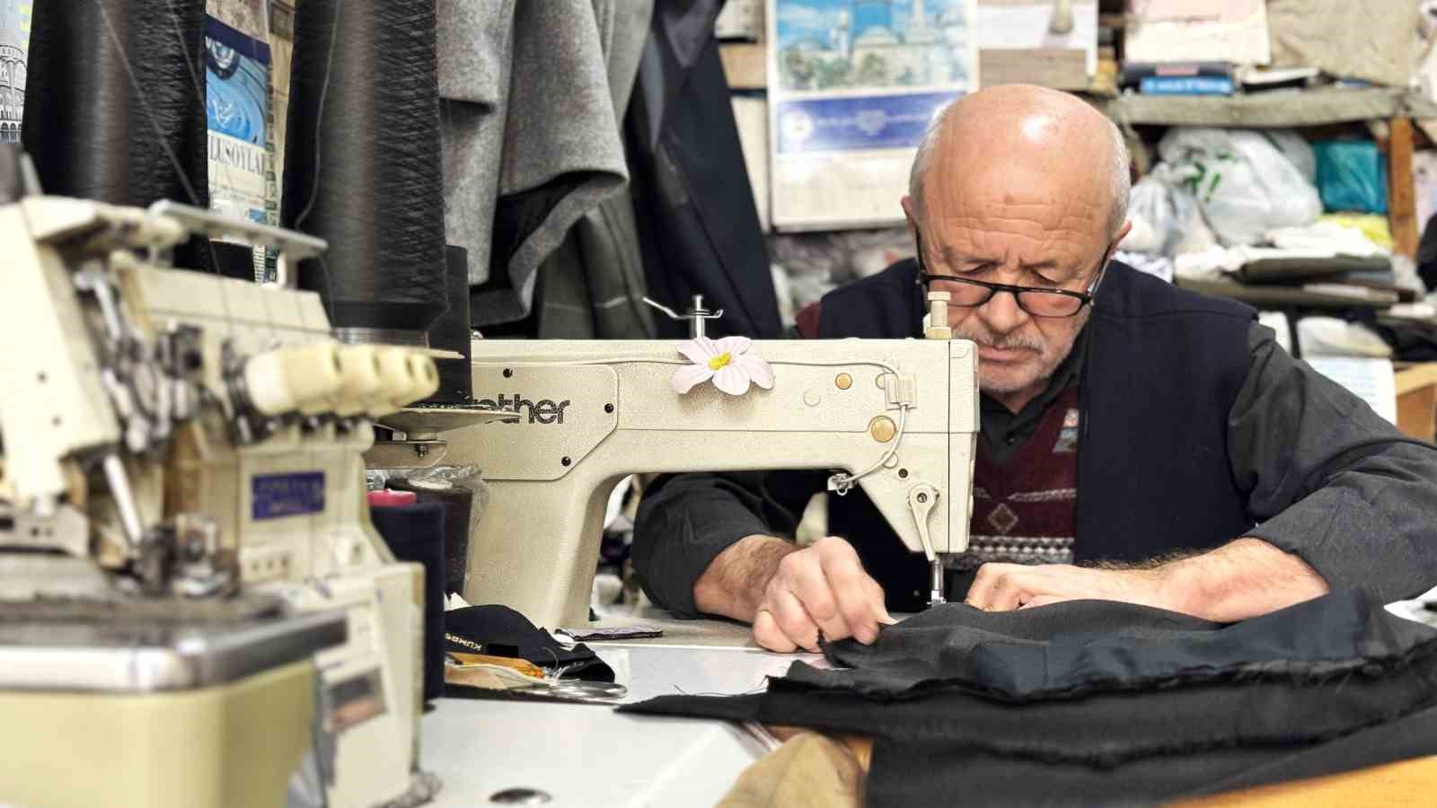 Mesleğinde yarım asrı geride bırakan terzi tarihi kentte zamana direniyor
