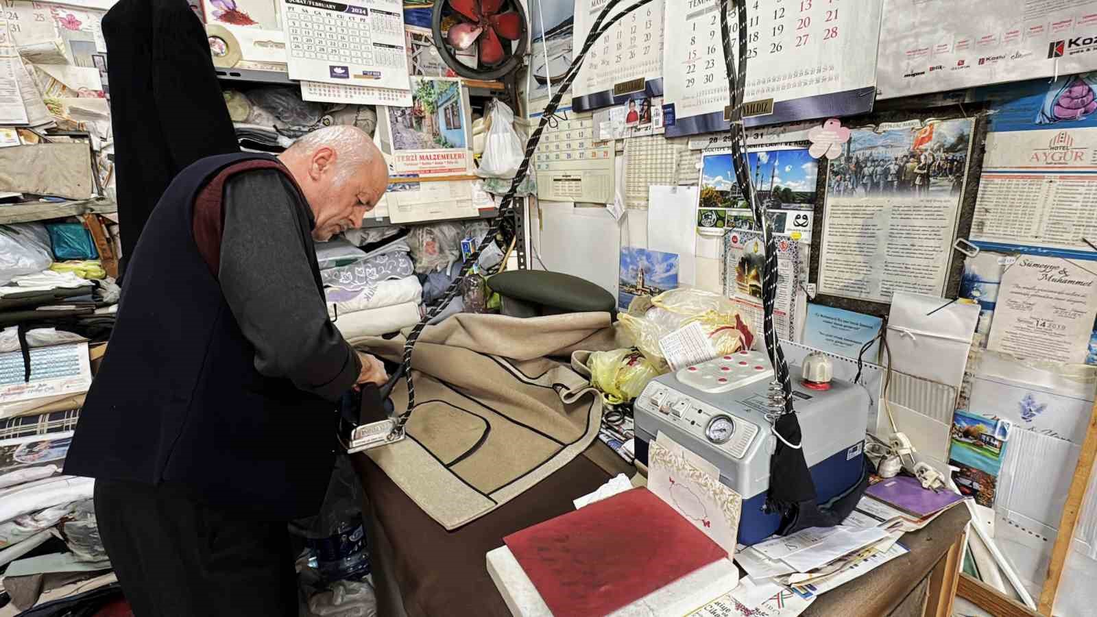 Mesleğinde yarım asrı geride bırakan terzi tarihi kentte zamana direniyor
