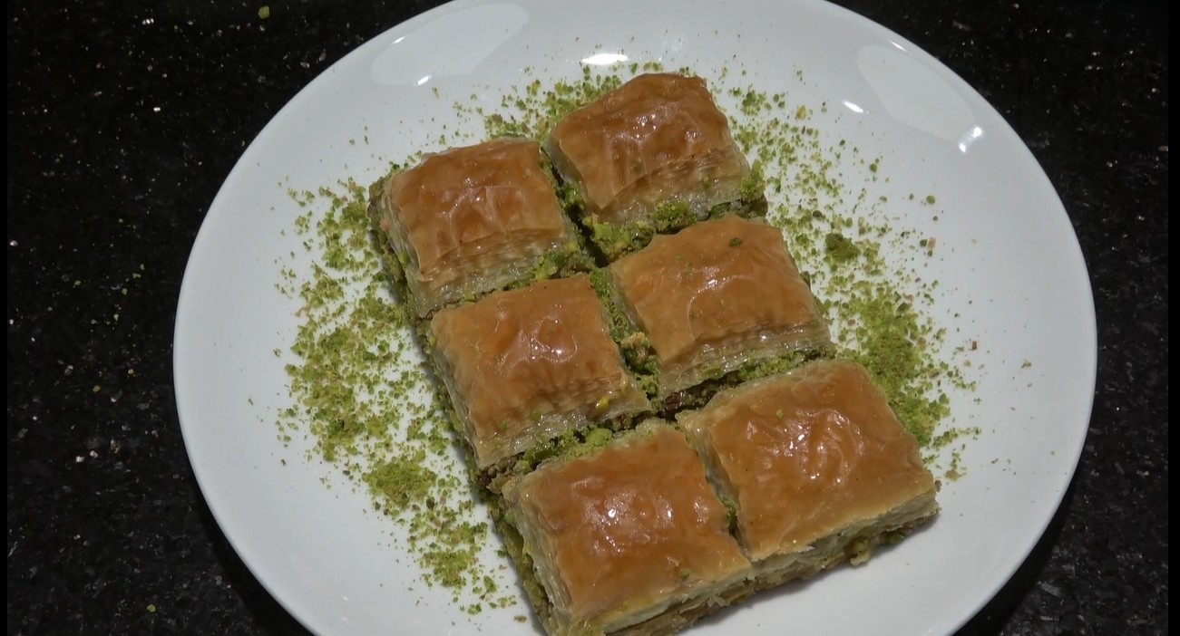 Meslek liseli kızların Ramazan’da baklava mesaisi
