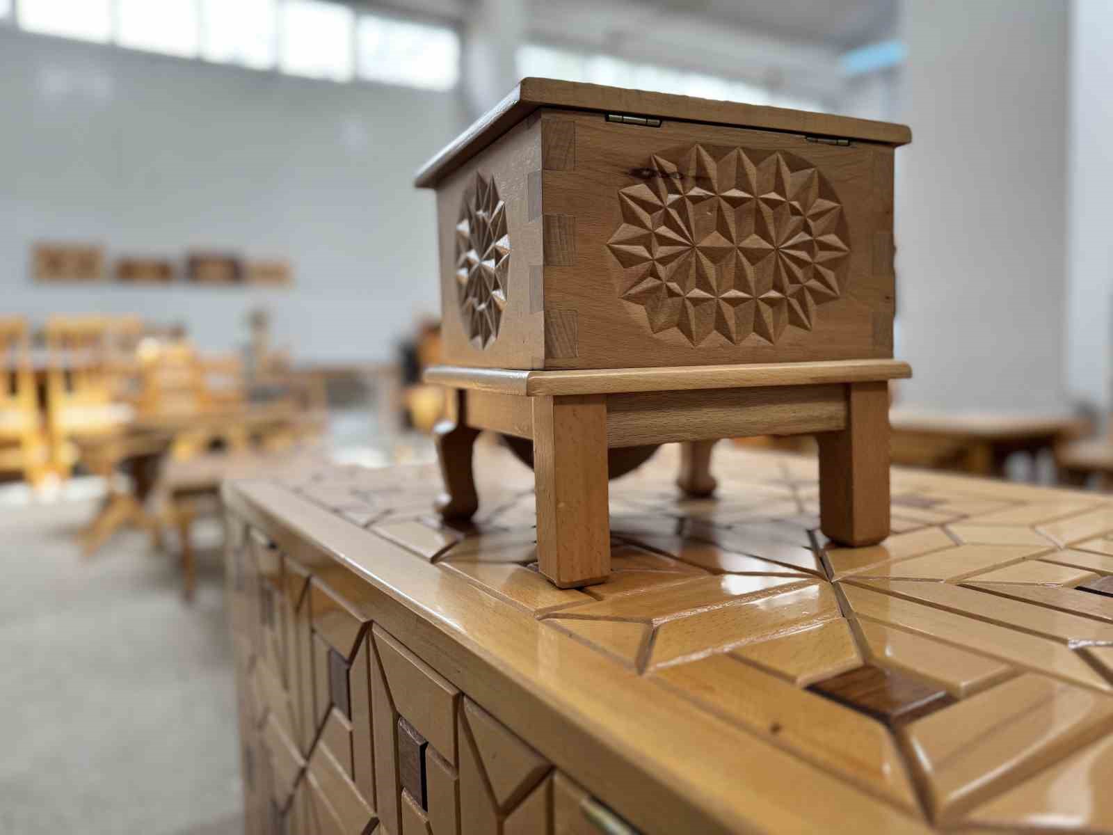 Meslek lisesi öğrencilerinin el emeği ürünleri döner sermayeye kazandırılacak
