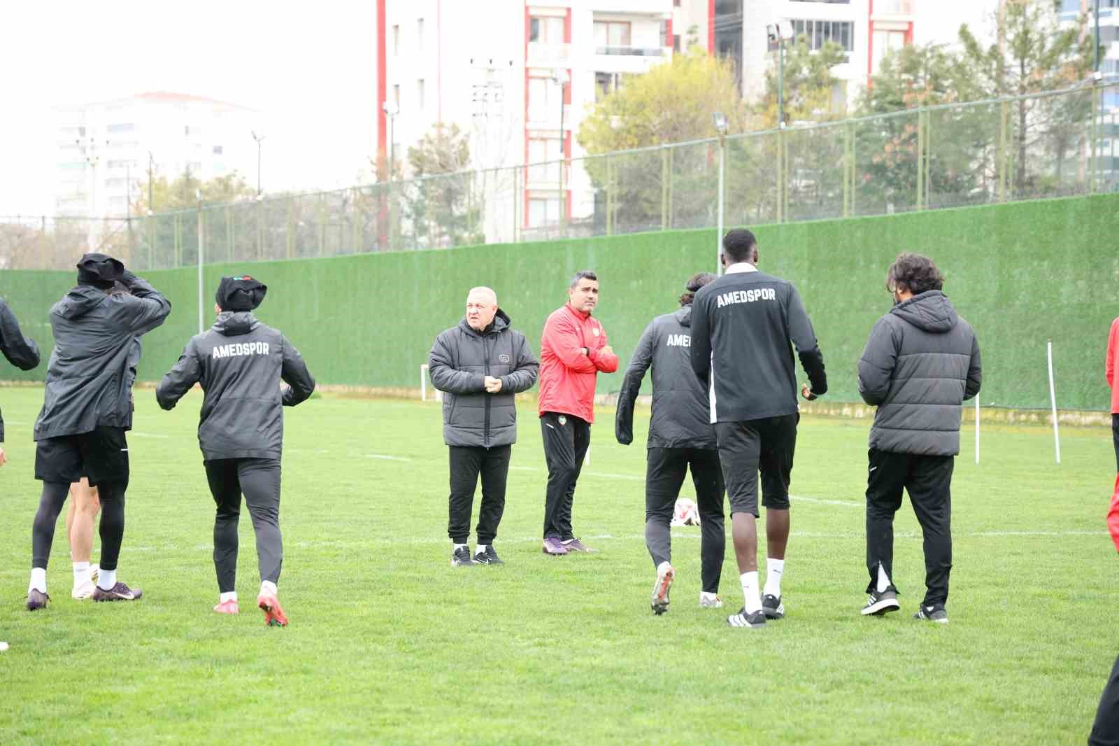 Mesut Bakkal: "Süper Lig’e çıkmak için çok az bir zamanımız kaldı"
