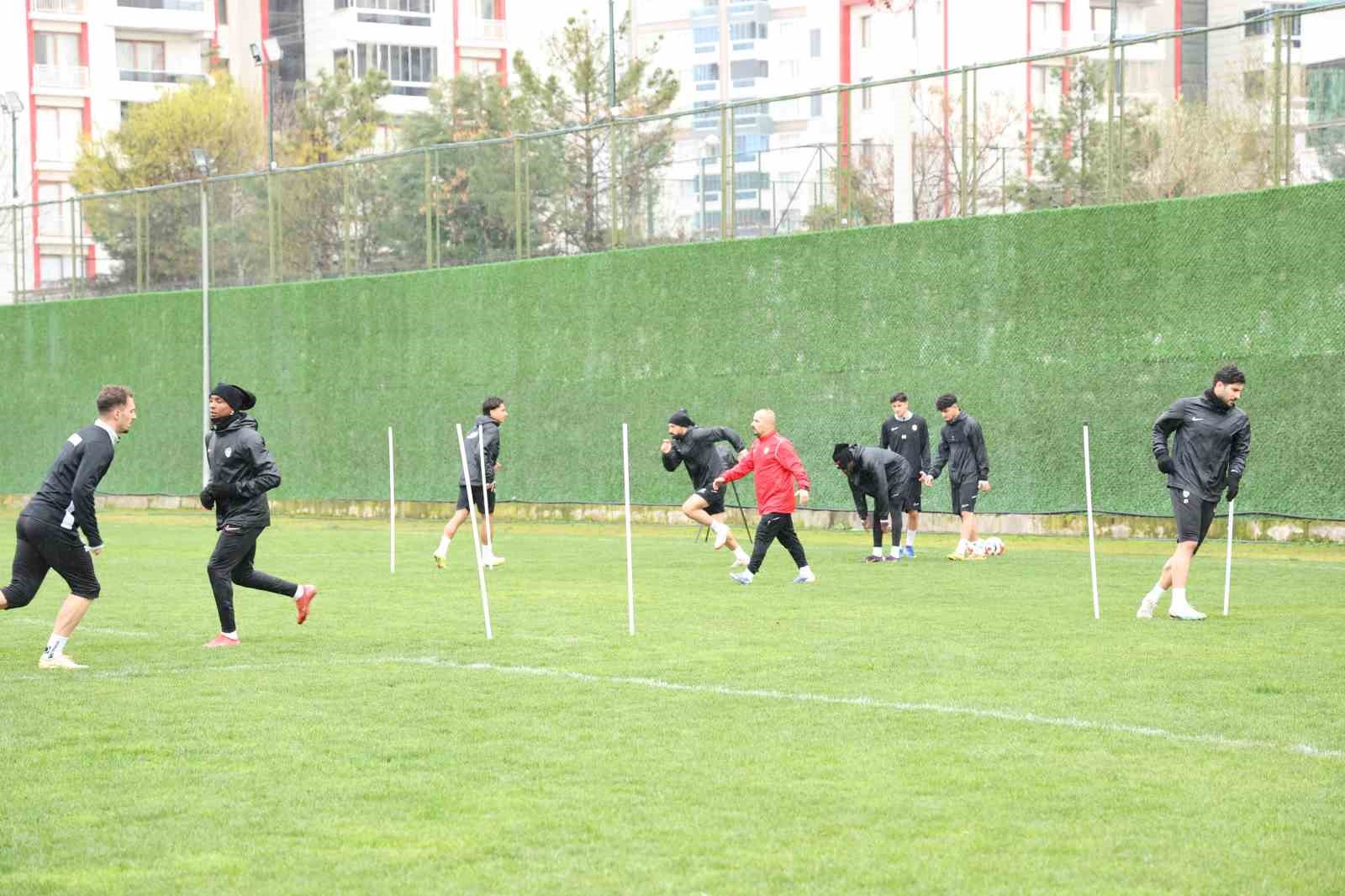 Mesut Bakkal: "Süper Lig’e çıkmak için çok az bir zamanımız kaldı"
