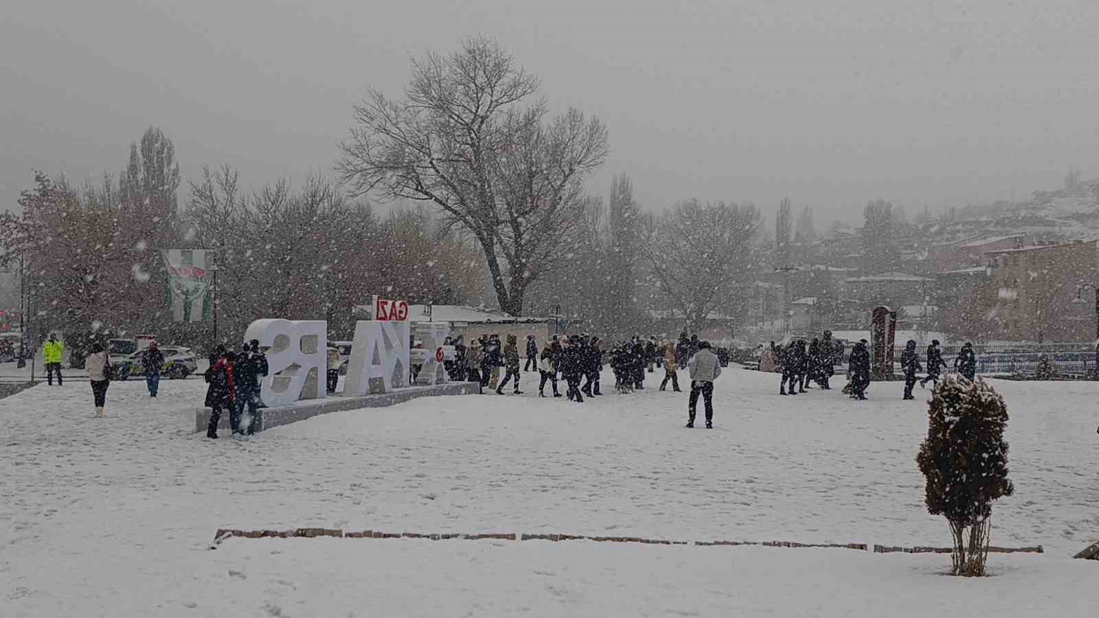 Meteoroloji uyarmıştı: Kars’ta yoğun kar yağışı başladı
