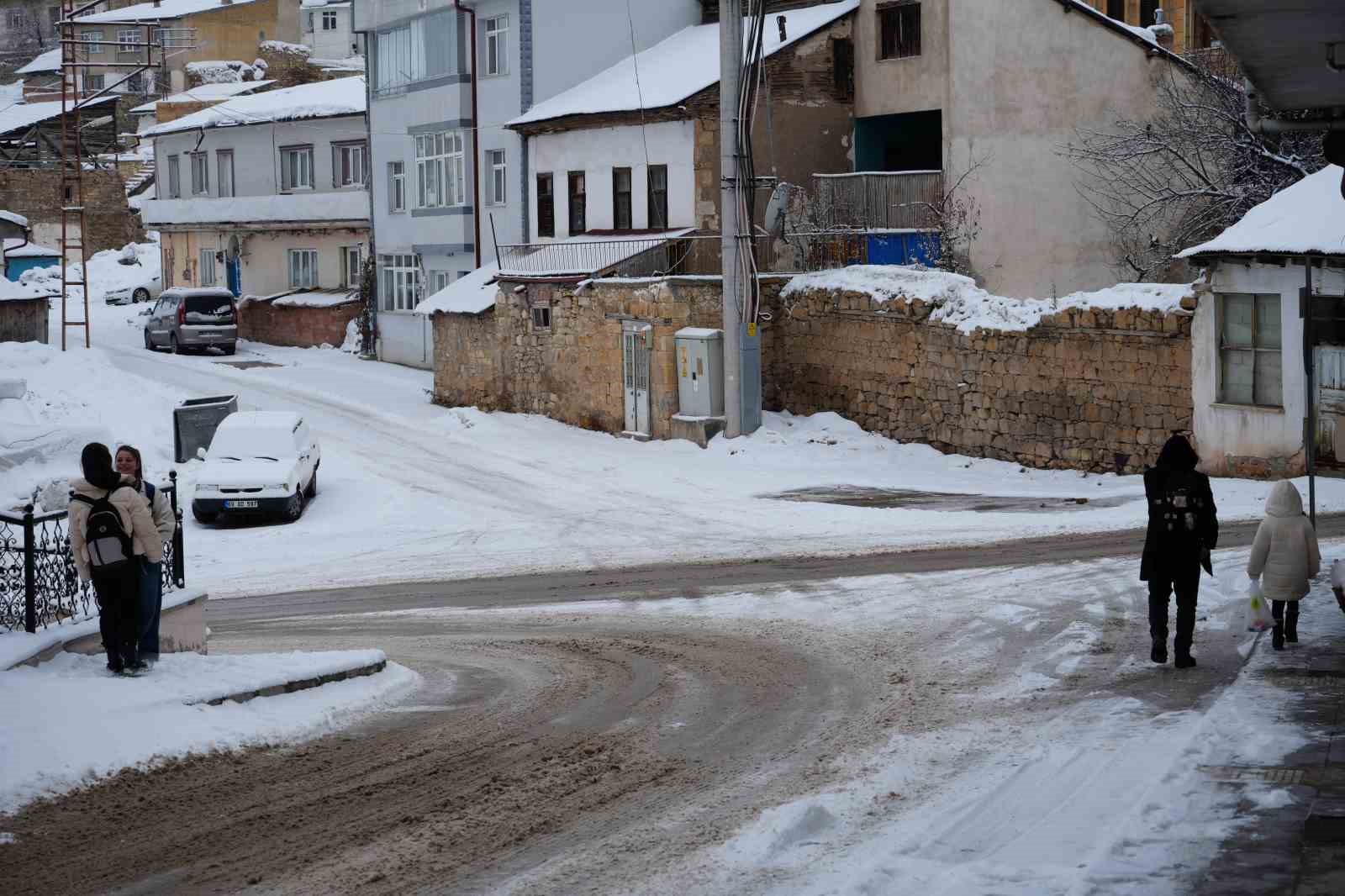 Meteorolojiden Bayburt için buzlanma, don ve çığ uyarısı
