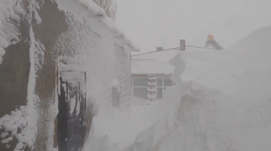 Meteoroloji’nin uyardığı kentte tipi etkili oldu, kar kalınlığı yer yer 3 metreyi buldu

