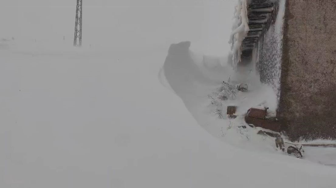Meteoroloji’nin uyardığı kentte tipi etkili oldu, kar kalınlığı yer yer 3 metreyi buldu
