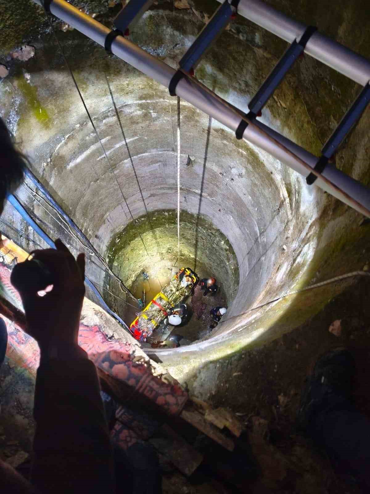 Metrelerce derinlikteki kuyuya düşen genç operasyonla kurtarıldı
