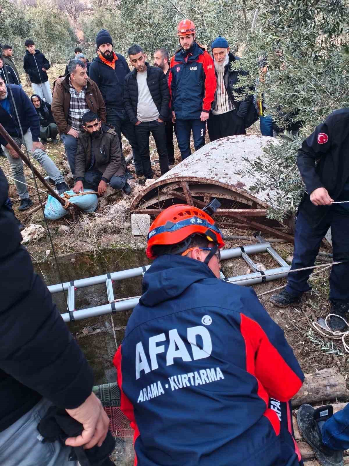 Metrelerce derinlikteki kuyuya düşen genç operasyonla kurtarıldı

