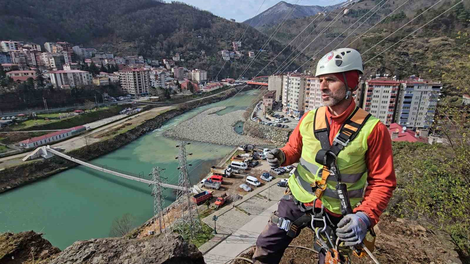 Metrelerce yükseklikte tehlikeli görev
