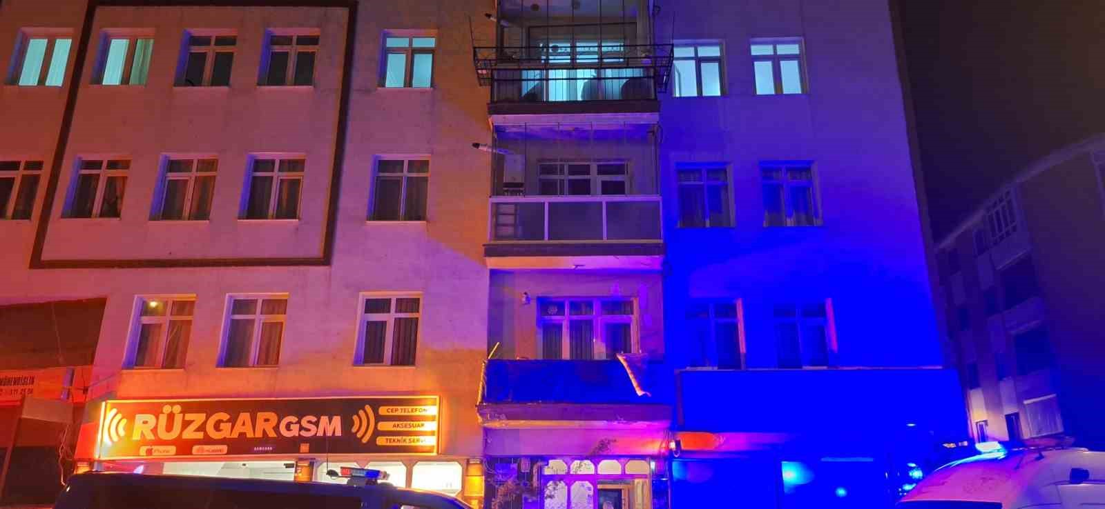 Metrelerce yükseklikten beton zemine düşen yaşlı adam hayatını kaybetti
