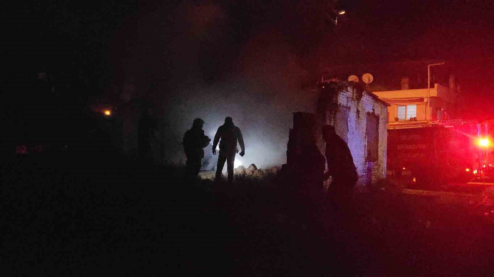 Metruk binadaki yangın korkuttu
