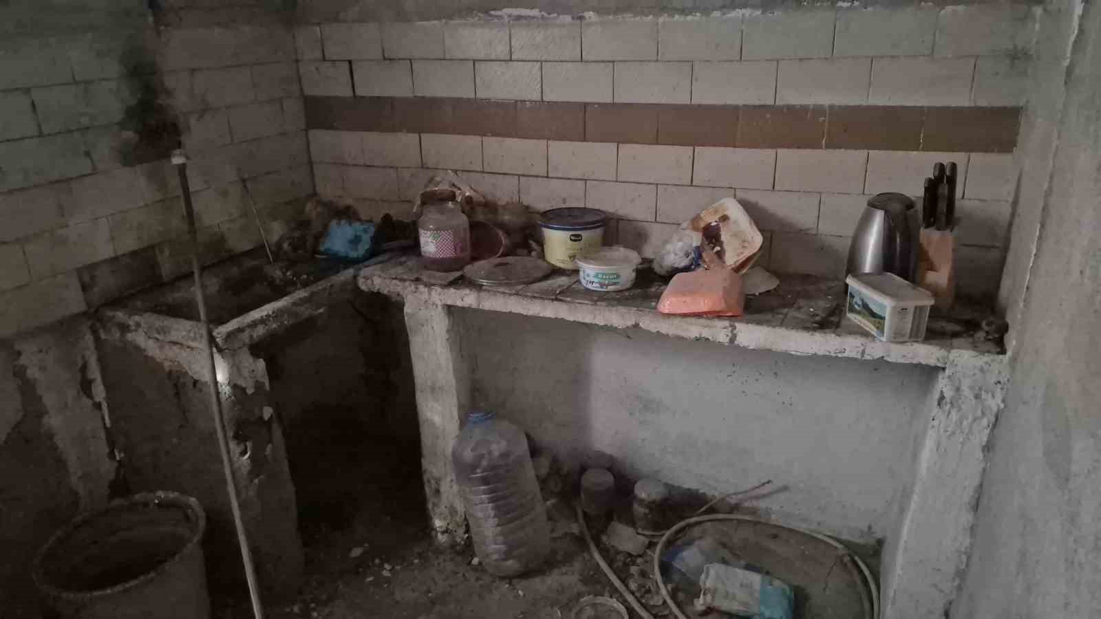 Metruk evde yalnız yaşayan yaşlı adam yaşam mücadelesi veriyor
