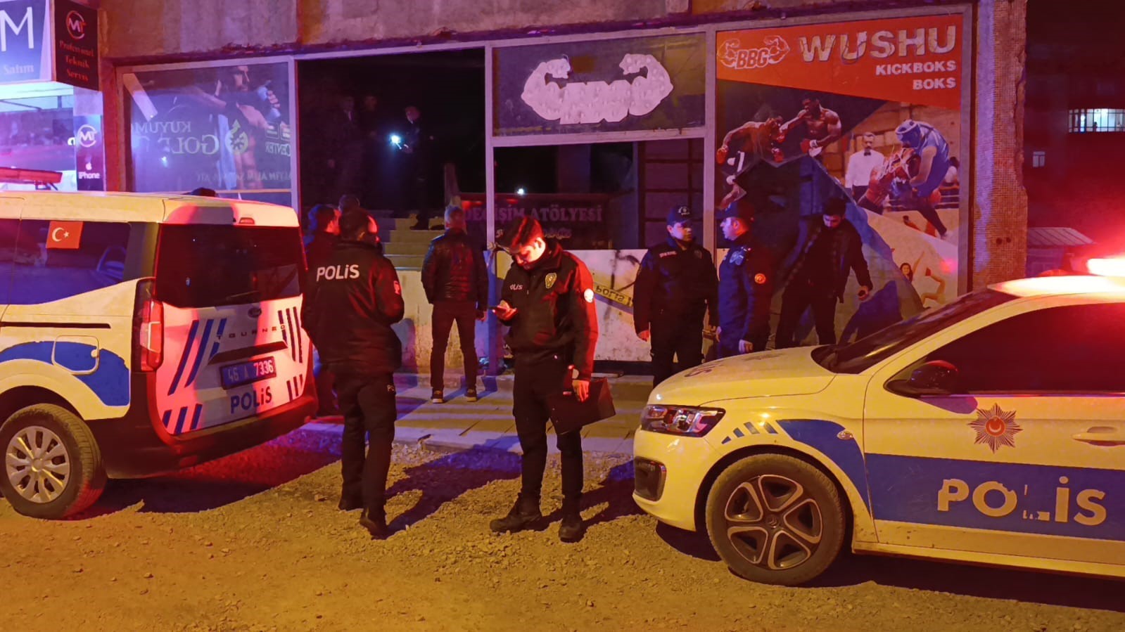 Metruk iş yerinde erkek cesedi bulundu
