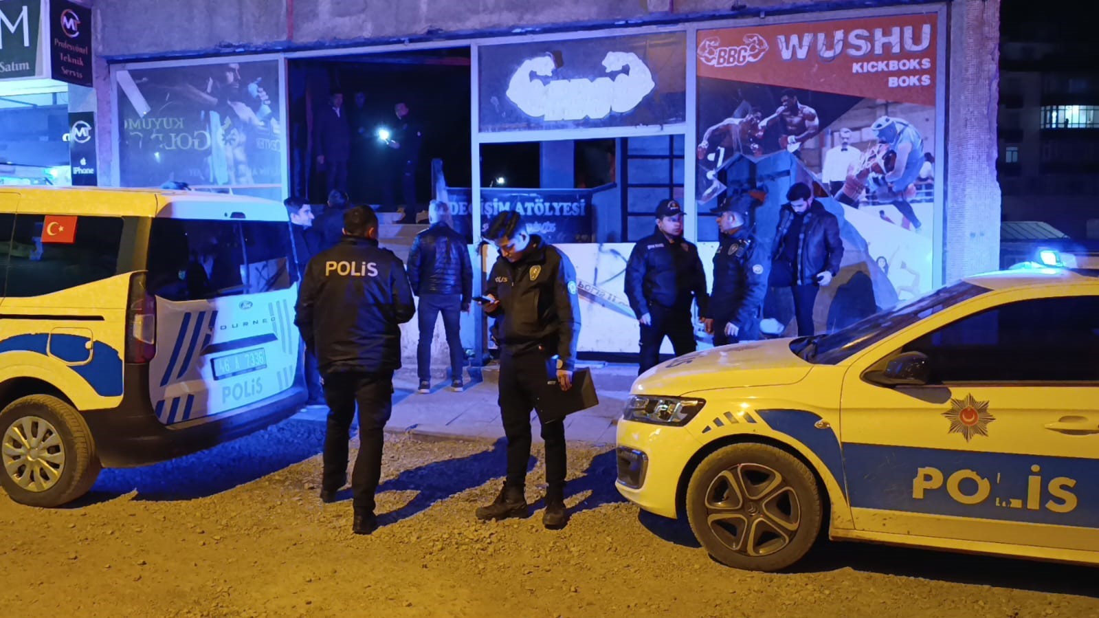 Metruk iş yerinde erkek cesedi bulundu
