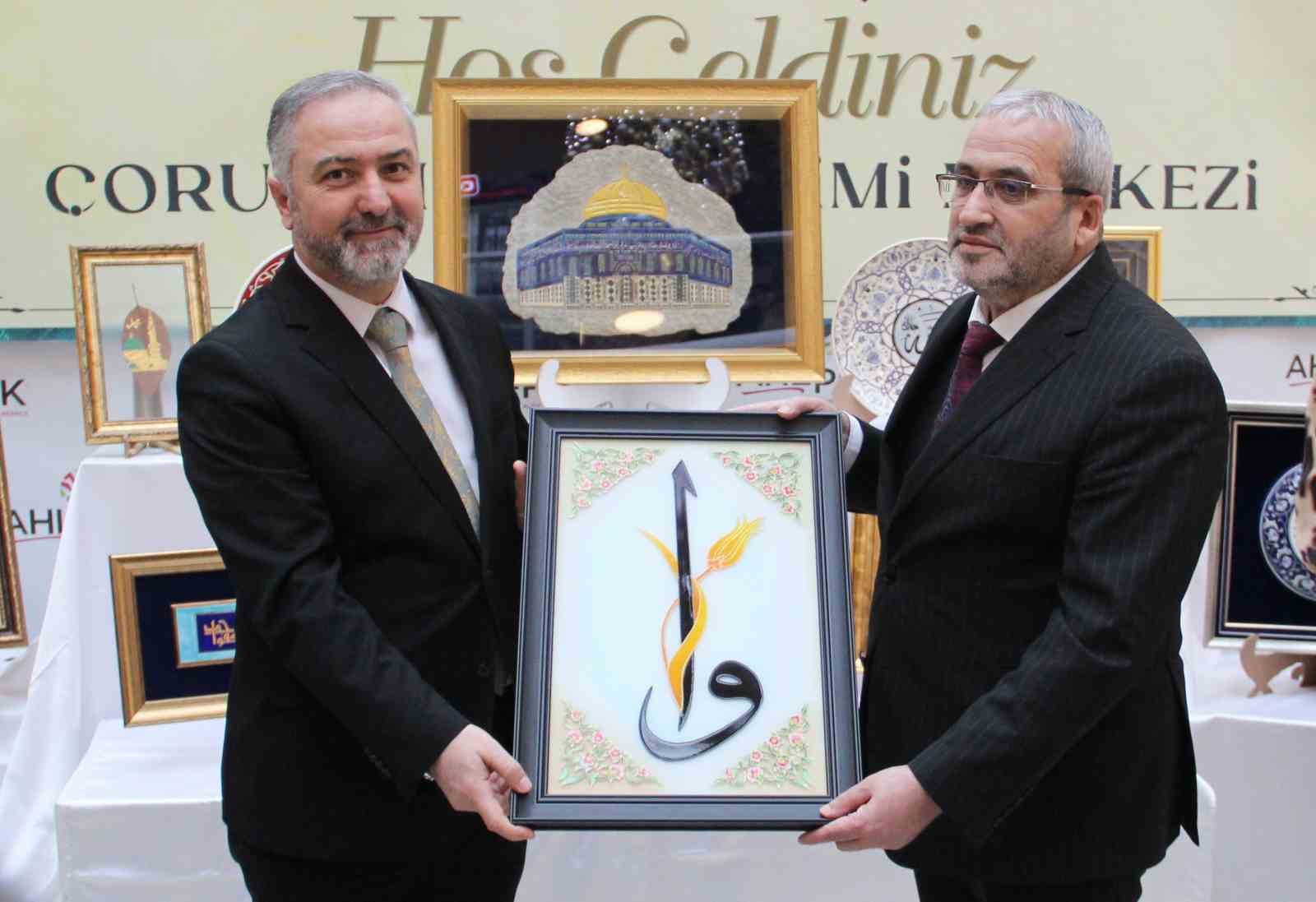 Mevlid-i Nebi’nin bin 500. yılına özel sergi büyük ilgi gördü
Mevlid-i Nebi’nin bin 500. yılına özel sergi büyük ilgi gördü