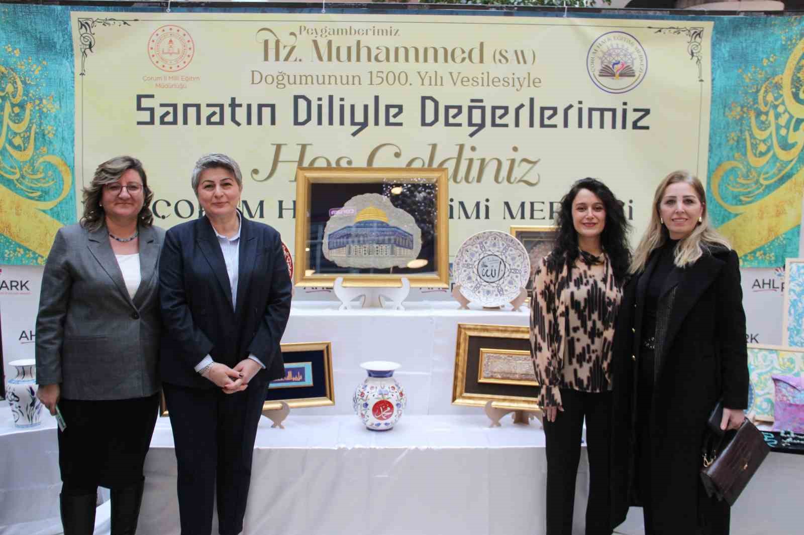 Mevlid-i Nebi’nin bin 500. yılına özel sergi büyük ilgi gördü
Mevlid-i Nebi’nin bin 500. yılına özel sergi büyük ilgi gördü