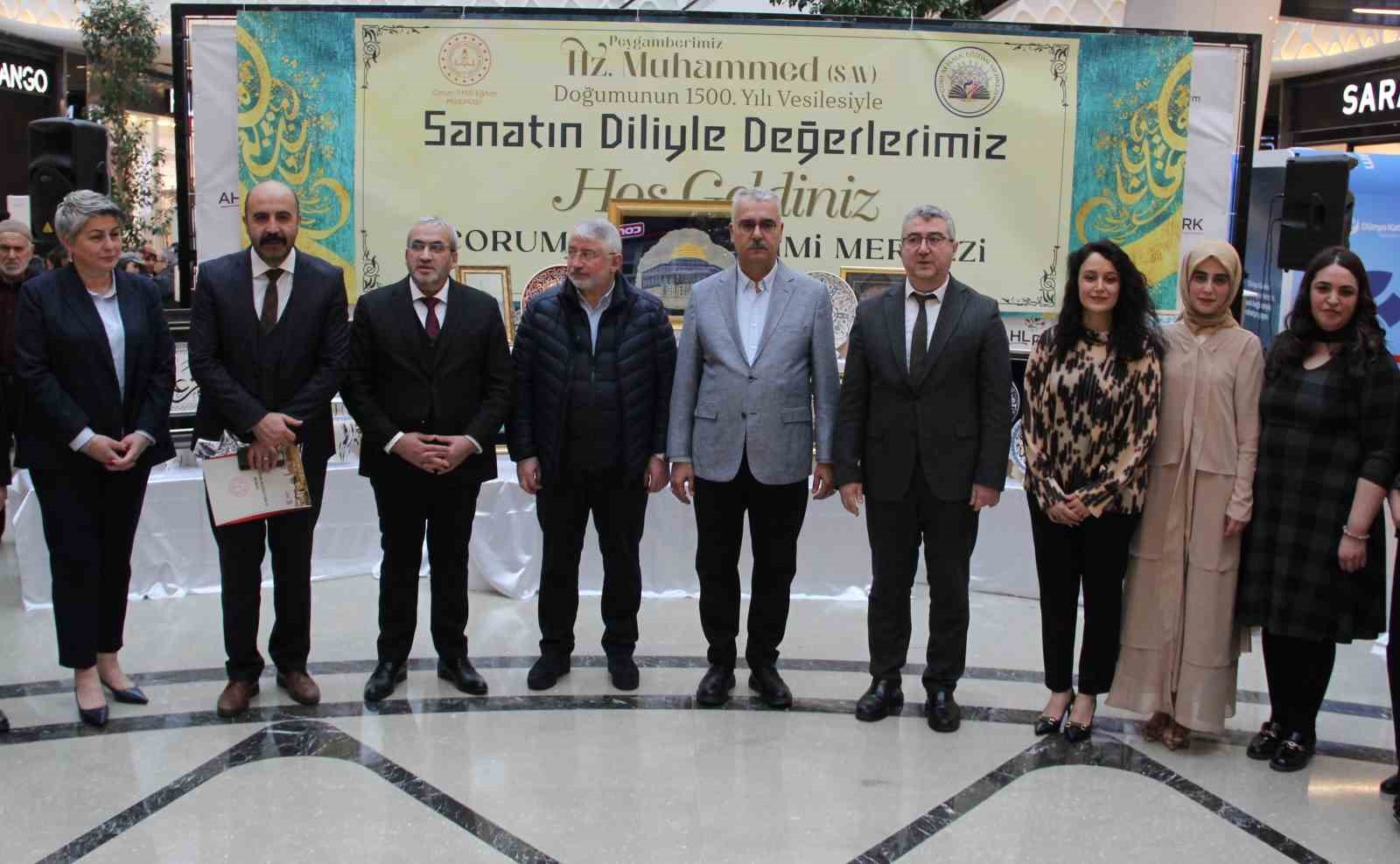 Mevlid-i Nebi’nin bin 500. yılına özel sergi büyük ilgi gördü
Mevlid-i Nebi’nin bin 500. yılına özel sergi büyük ilgi gördü