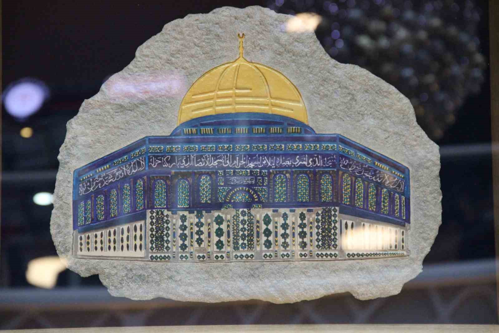 Mevlid-i Nebi’nin bin 500. yılına özel sergi büyük ilgi gördü
Mevlid-i Nebi’nin bin 500. yılına özel sergi büyük ilgi gördü