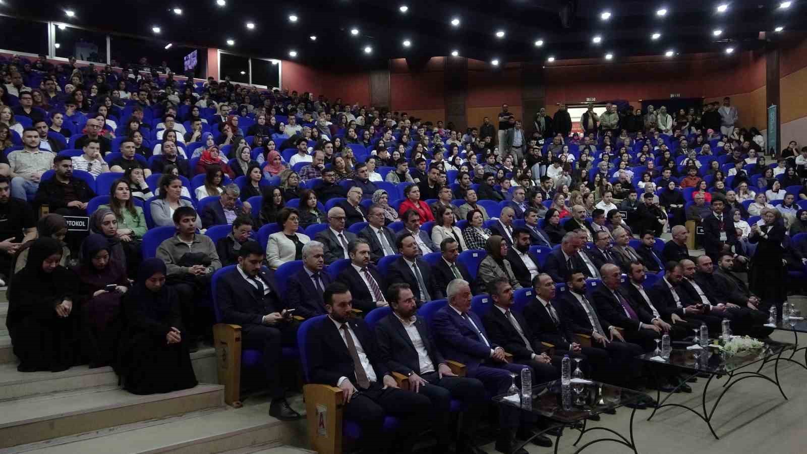 Mevlüt Çavuşoğlu, "Müslüman ülkelere karşı kurulan ittifaklara biz de boş durmuyoruz"
