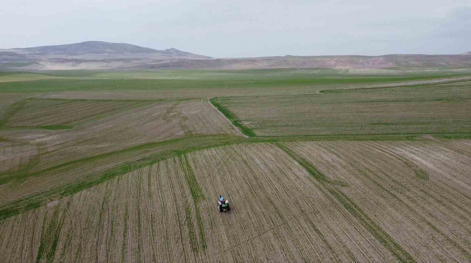 Mevsim yağmurları öncesi çiftçiler gübre mesaisine başladı
