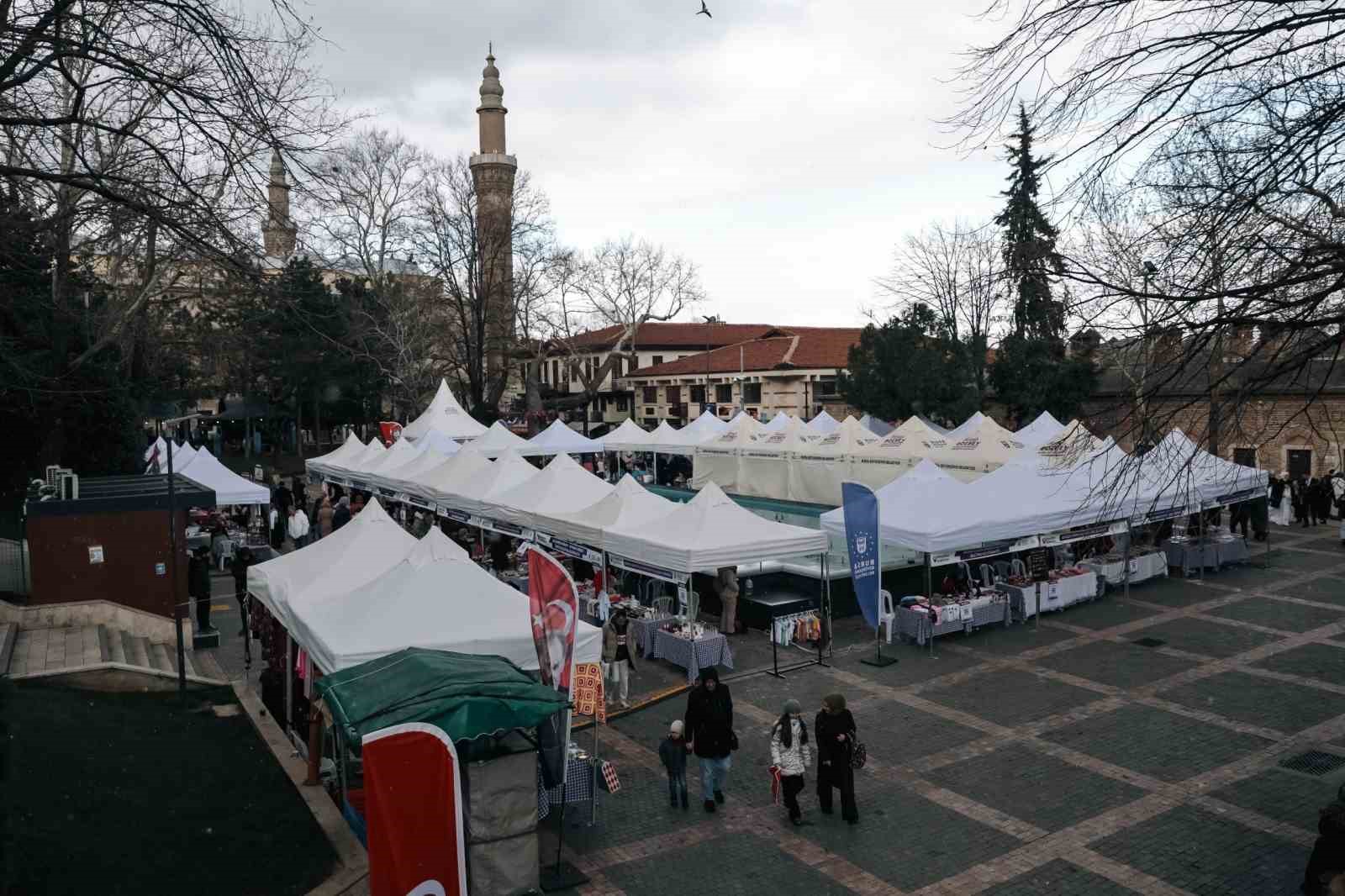 "Meydan Kadınların" dayanışma pazarına büyük ilgi

