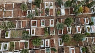 Mezarlar selde çöktü aileler isyan etti
