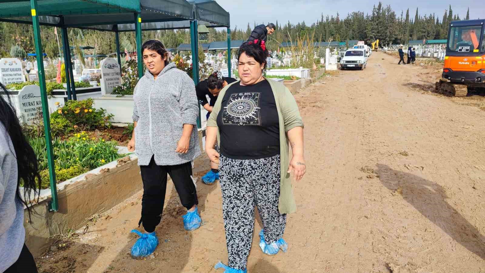 Mezarlar selde çöktü aileler isyan etti
