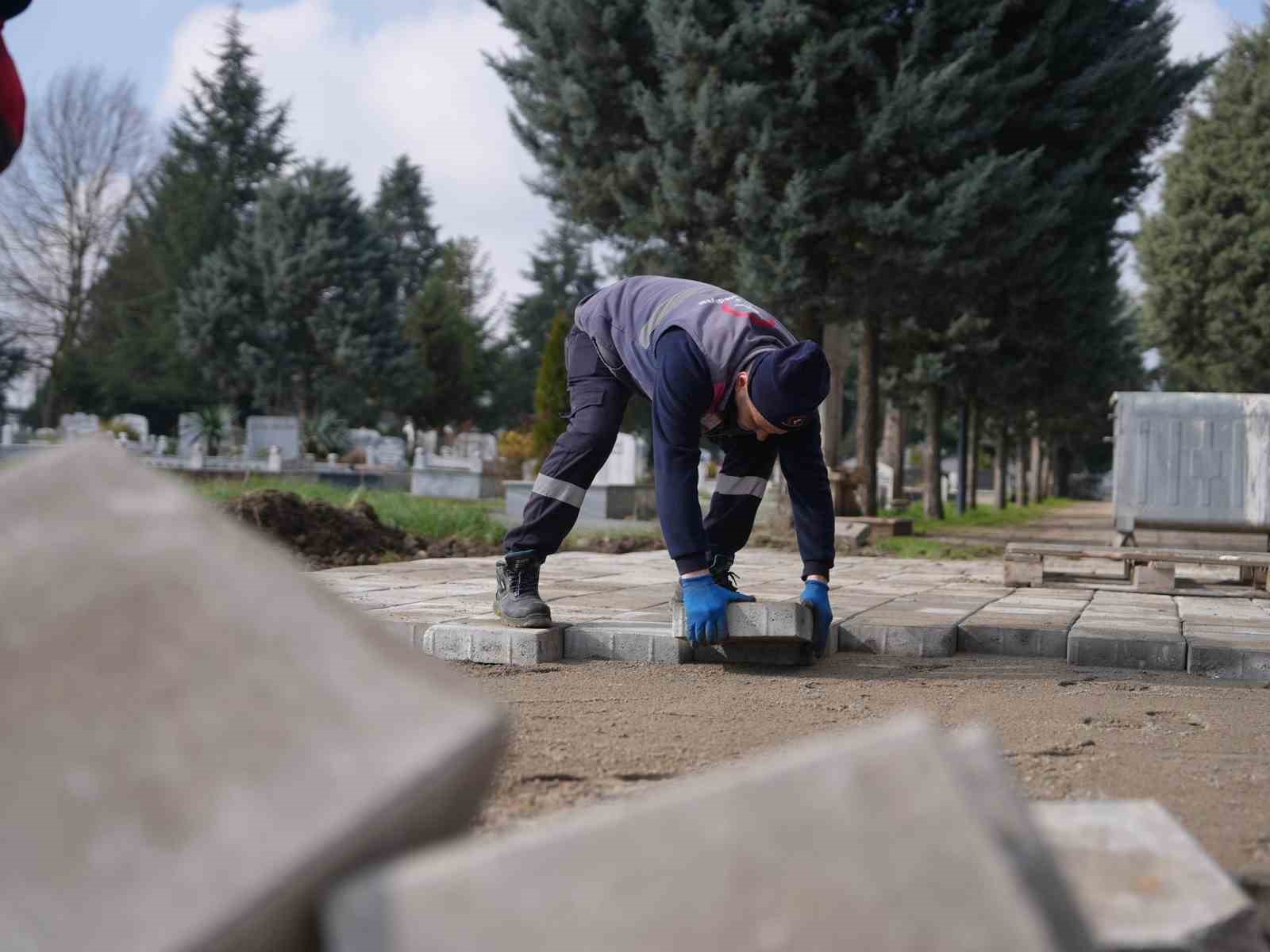 Mezarlıklar Ramazan Bayramı’na hazırlanıyor
