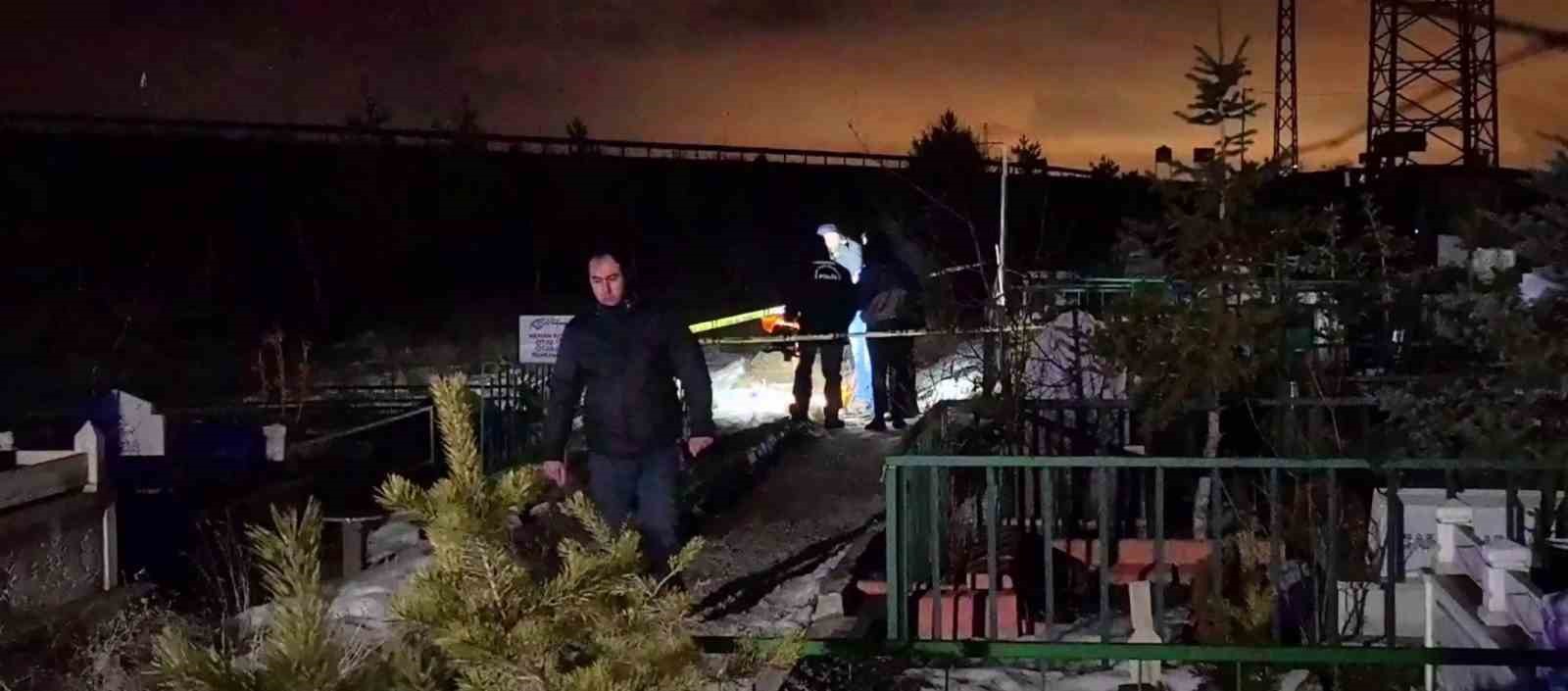 Mezarlıkta çöp poşeti içinde cenin bulundu
