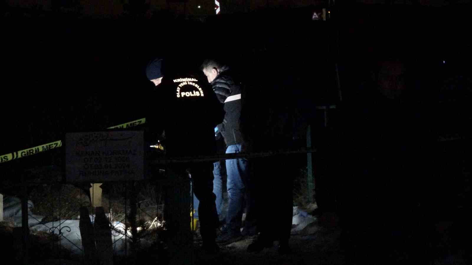 Mezarlıkta çöp poşeti içinde cenin bulundu
