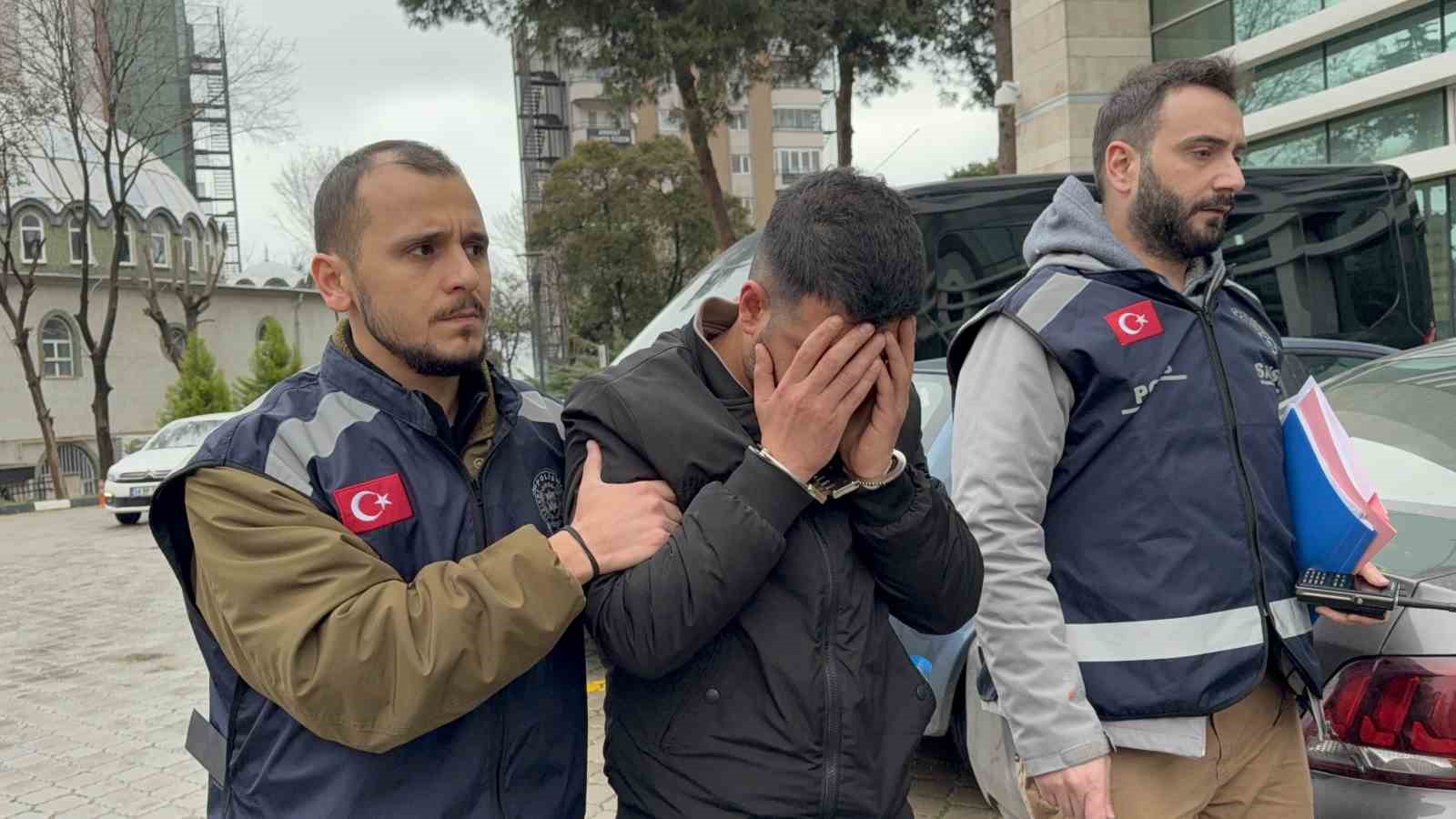 Mezarlıkta defin işlemi sırasında bir kişiyi silahla yaralayan şahıs yakalandı
