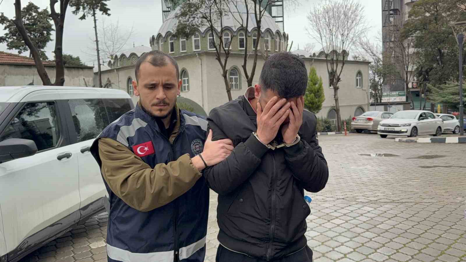 Mezarlıkta defin işlemi sırasında bir kişiyi silahla yaralayan şahıs yakalandı
