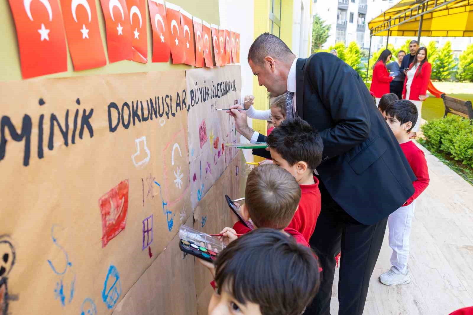 Mezitli’de çocuklar Başkan Tuncer’le uçurtma uçurdu
